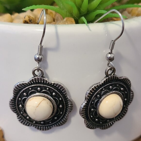 Unbranded Silver Tone Dangle Drop‎ Earrings Ladies Vintage Pre-Owned Fashion - Picture 1 of 6